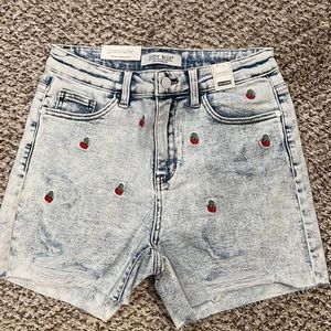NWT Judy blue cherry shorts size medium